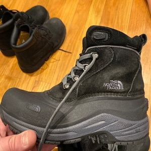 North face heat seeker waterproof boots excellent condition